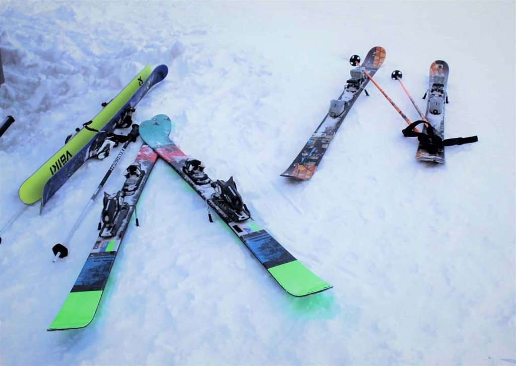 La Liste d’Équipement de Ski : Préparez-vous pour des Vacances de Ski avec les Équipements Essentiels